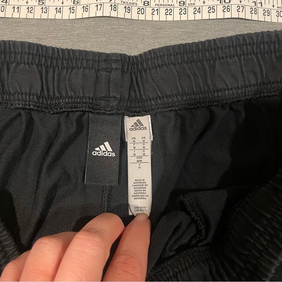 Adidas Black Cotton Blend Athletic Shorts Size Medium Elastic Waist Pockets - Picture 6 of 7